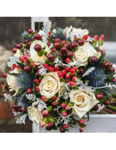 Bouquet Natalizio Rose Bianche e Hypericum Strani Fiori Torino